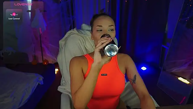 SPICY KIM online show from 31, 10, 2025