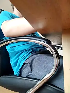 Snapshot of Milo_100 chatting on 11, 4, 2026 Milo 100 online show from 11, 4, 2026