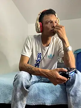 Snapshot of andrewcoopper1 chatting on 25, 9, 2025 andrewcoopper1 online show from 25, 9, 2025