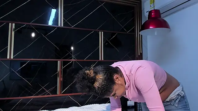 HannyThompson online show from 24, 10, 2025