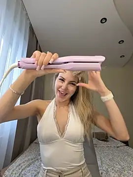 Snapshot of YungTessa chatting on 19, 6, 2026 YungTessa online show from 19, 6, 2026