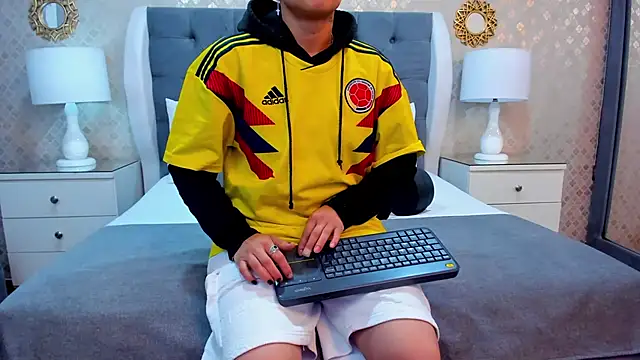 ZoeKrug online show from 11, 10, 2025