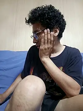 LecheDeSoya666 online show from 28, 11, 2025