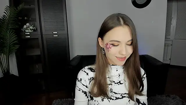 EllaCurtis online show from 5, 10, 2025