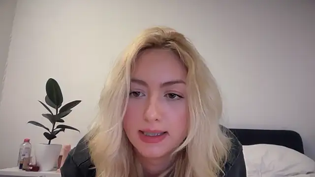 Snapshot of Kitty_Swetty chatting on 25, 2, 2026 Kitty Swetty online show from 25, 2, 2026