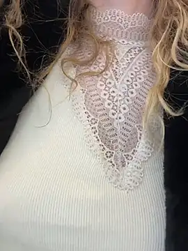 Bikergirl 97 online show from 11, 11, 2025