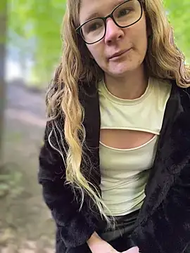 Bikergirl 97 online show from 28, 4, 2026