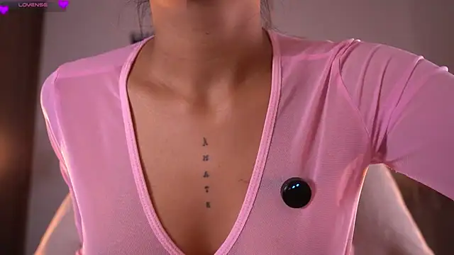 Snapshot of violeth____ chatting on 9, 2, 2026 violeth online show from 9, 2, 2026