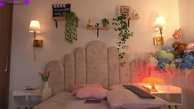 violeth     online show from 13, 4, 2026