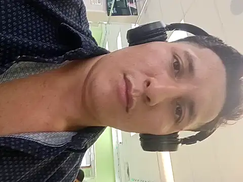 Snapshot of Zetaloco26 chatting on 18, 10, 2025 Zetaloco26 online show from 18, 10, 2025