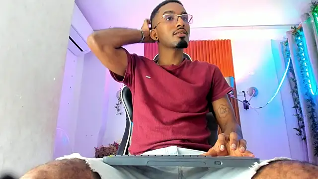 Darwin mayo online show from 12, 11, 2025