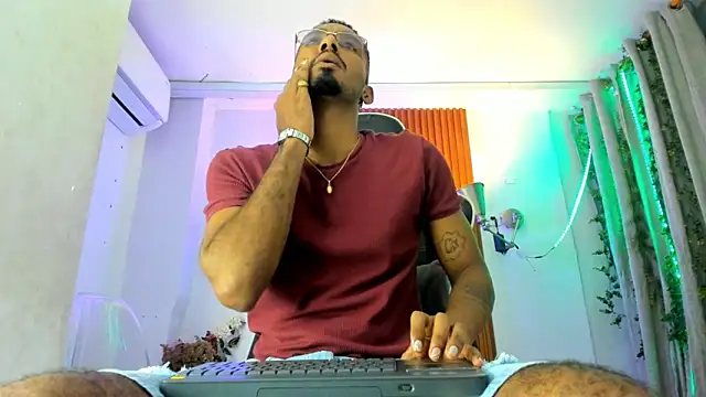 Darwin mayo online show from 15, 11, 2025