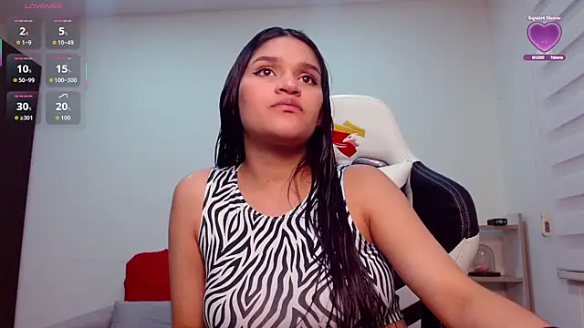 Roxxi 2110 online show from 24, 9, 2025