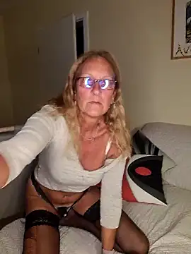 HotWifeLyn68 online show from 29, 9, 2025