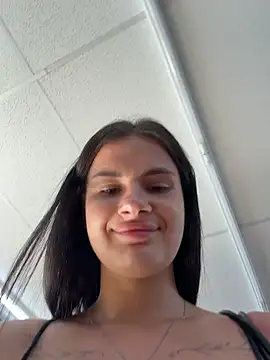 Snapshot of MiraReach chatting on 15, 4, 2026 MiraReach online show from 15, 4, 2026