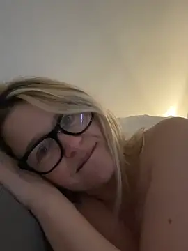 SuzieSub online show from 5, 2, 2026