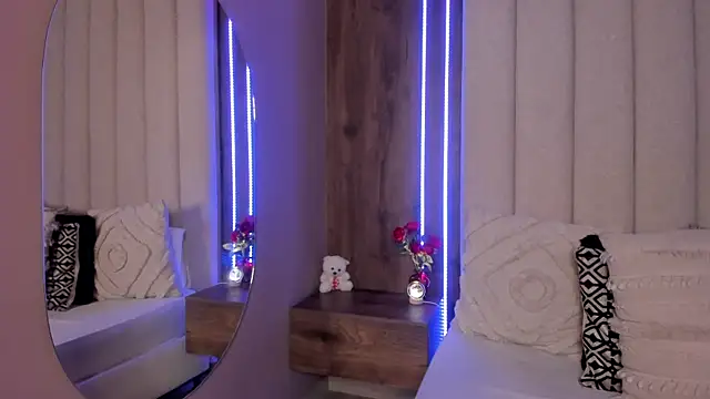 LucySalvatore  online show from 5, 4, 2026