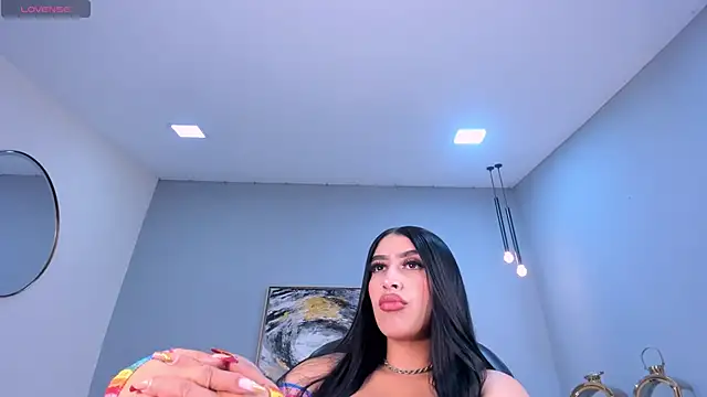 LeahLombardi  online show from 16, 10, 2025