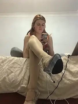 jasminebrooksx online show from 15, 6, 2026
