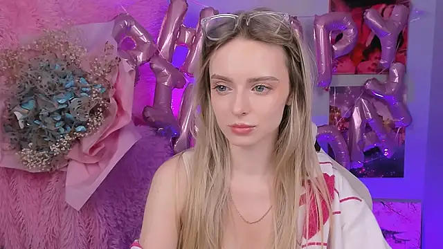 Snapshot of JuliaBrewwer chatting on 13, 9, 2025 JuliaBrewwer online show from 13, 9, 2025