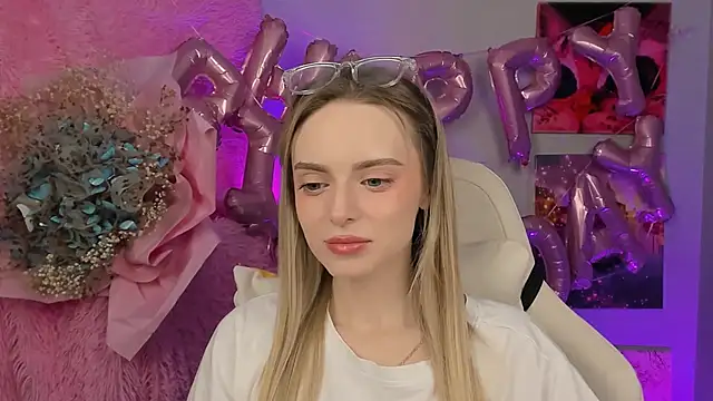 Snapshot of JuliaBrewwer chatting on 18, 9, 2025 JuliaBrewwer online show from 18, 9, 2025