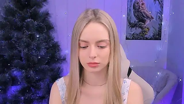 Snapshot of JuliaBrewwer chatting on 17, 12, 2025 JuliaBrewwer online show from 17, 12, 2025