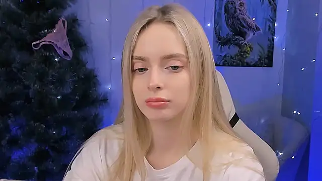 Snapshot of JuliaBrewwer chatting on 19, 12, 2025 JuliaBrewwer online show from 19, 12, 2025