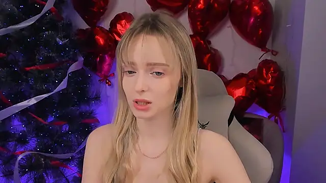 Snapshot of JuliaBrewwer chatting on 9, 4, 2026 JuliaBrewwer online show from 9, 4, 2026