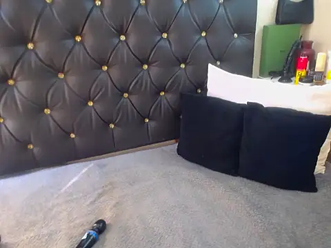 Snapshot of DojaBoootie chatting on 19, 11, 2025 DojaBoootie online show from 19, 11, 2025