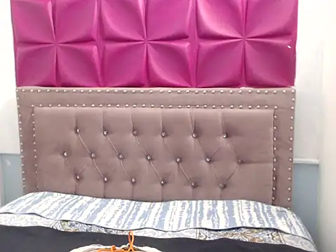 LyaCooper online show from 11, 9, 2025