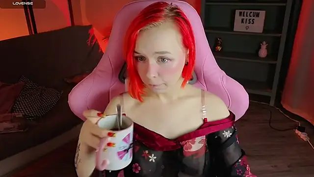 NaomiYoru online show from 21, 10, 2025