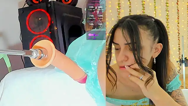 Snapshot of Kitty__Rose__ chatting on 15, 10, 2025 Kitty Rose online show from 15, 10, 2025