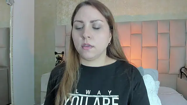 cloesummerr  online show from 31, 10, 2025