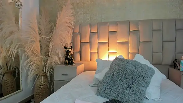 cloesummerr  online show from 13, 1, 2026