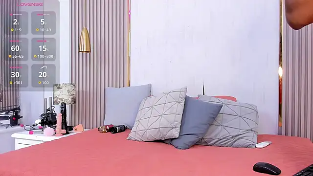 Skylar Smith  online show from 21, 10, 2025