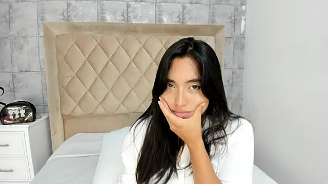 Starbutterflyy  online show from 12, 10, 2025