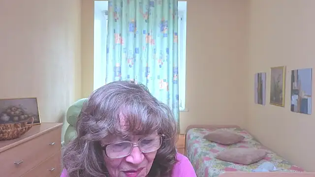 Snapshot of Betty_Brick chatting on 9, 4, 2026 Betty Brick online show from 9, 4, 2026
