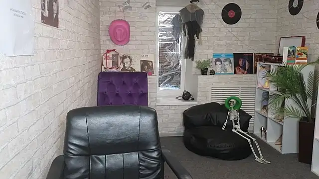 Snapshot of Betty_Brick chatting on 23, 4, 2026 Betty Brick online show from 23, 4, 2026