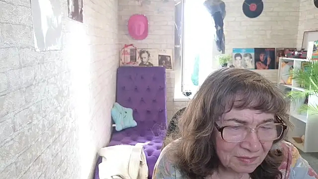Snapshot of Betty_Brick chatting on 18, 5, 2026 Betty Brick online show from 18, 5, 2026