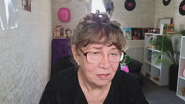 Snapshot of Betty_Brick chatting on 25, 5, 2026 Betty Brick online show from 25, 5, 2026