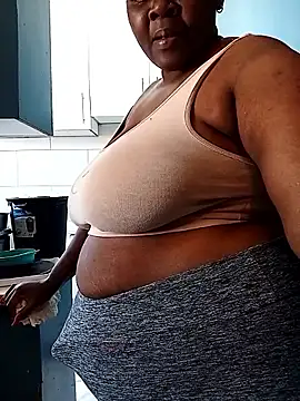 Snapshot of CuteHugeAxx chatting on 19, 9, 2025 CuteHugeAxx online show from 19, 9, 2025