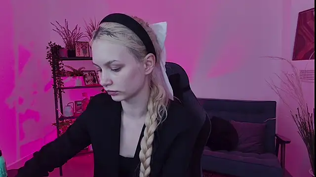 AvaDaviis online show from 11, 9, 2025