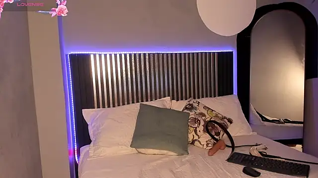 Emilybeltons online show from 10, 10, 2025