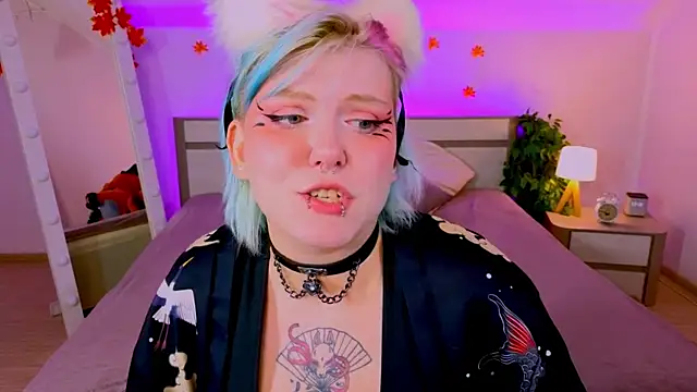 bluelunaray online show from 10, 10, 2025