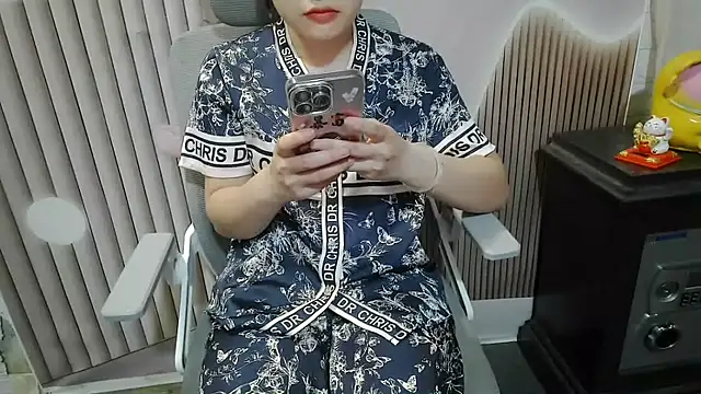 Snapshot of Emachiii chatting on 26, 9, 2025 Emachiii online show from 26, 9, 2025