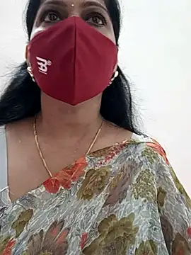 Snapshot of shivani27 chatting on 5, 10, 2025 shivani27 online show from 5, 10, 2025