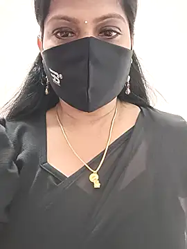 Snapshot of shivani27 chatting on 8, 10, 2025 shivani27 online show from 8, 10, 2025