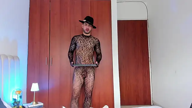 Snapshot of Dark_beauty2 chatting on 11, 10, 2025 Dark beauty2 online show from 11, 10, 2025