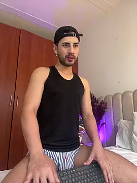 Snapshot of Dark_beauty2 chatting on 22, 10, 2025 Dark beauty2 online show from 22, 10, 2025