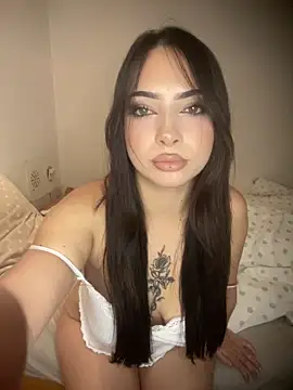 Snapshot of Bella__Booty chatting on 17, 10, 2025 Bella  Booty online show from 17, 10, 2025